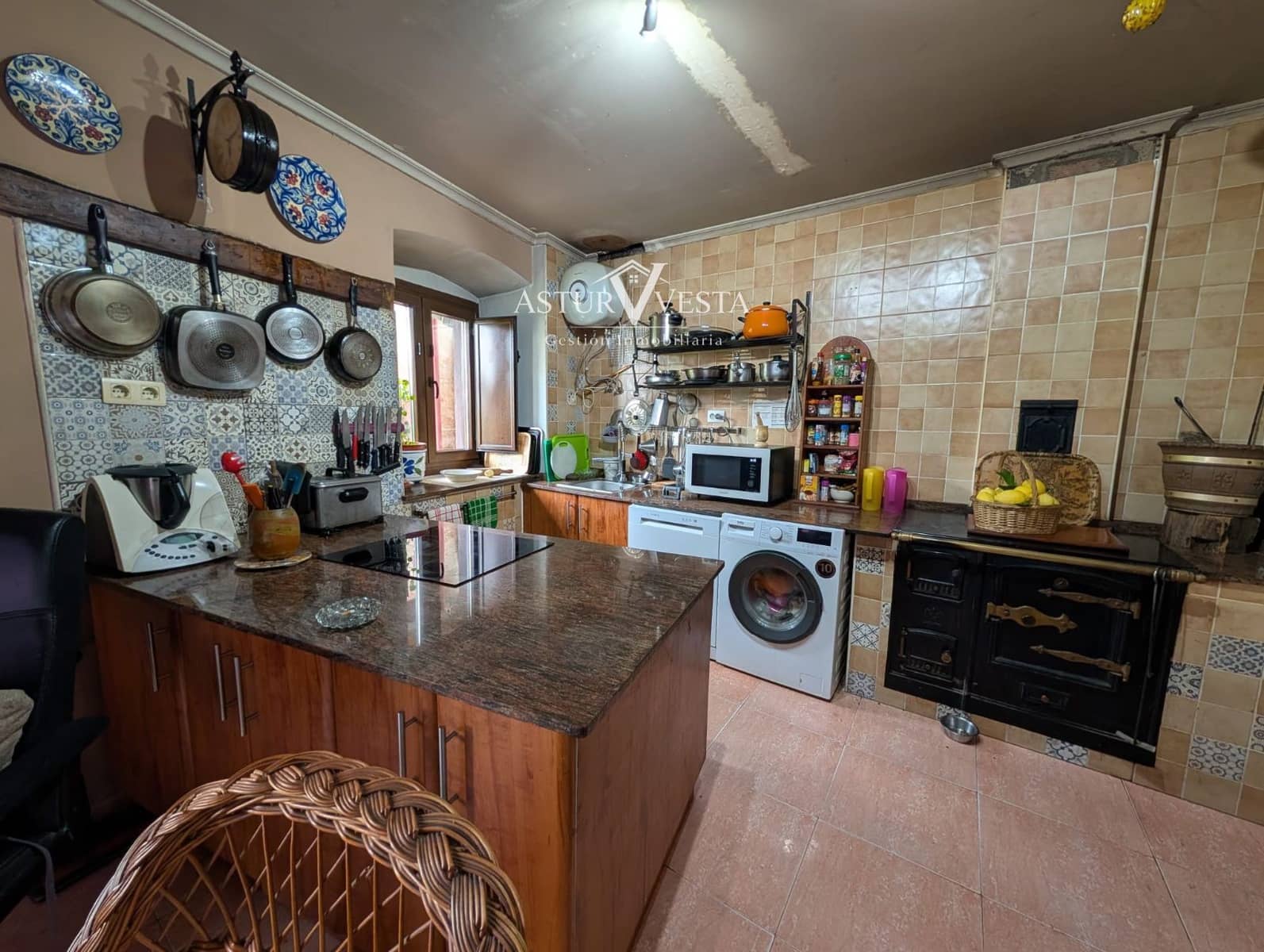 Piso de 4 habitaciones en Salas en venta - 198.000 € (Ref: 9904663)