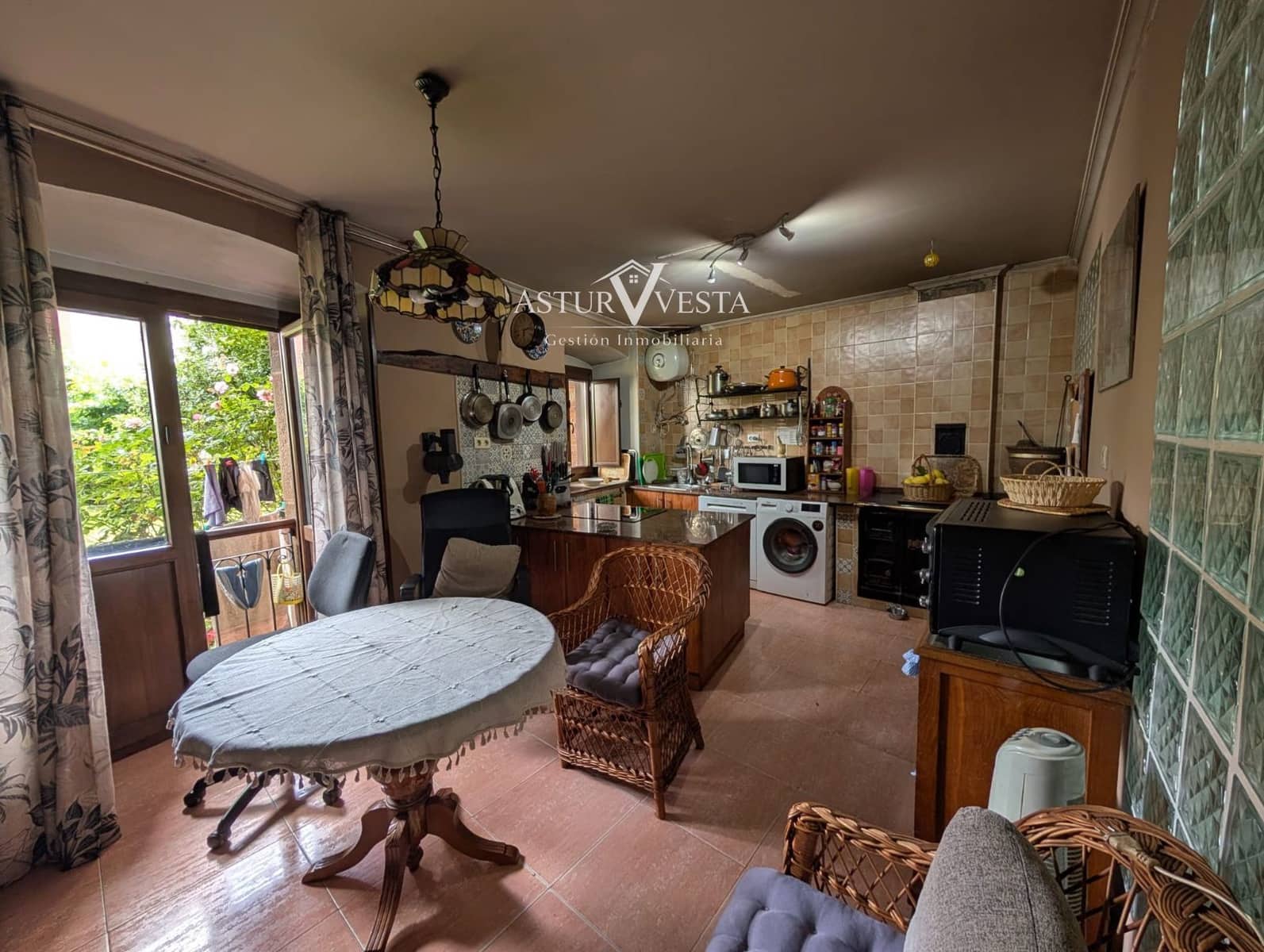 Piso de 4 habitaciones en Salas en venta - 198.000 € (Ref: 9904663)