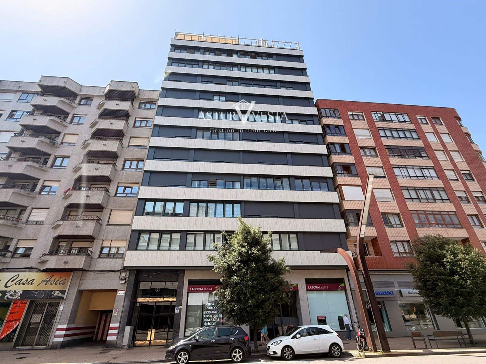 4 slaapkamer Flat te huur in Gijon met garage - € 1.320 (Ref: 9917613)