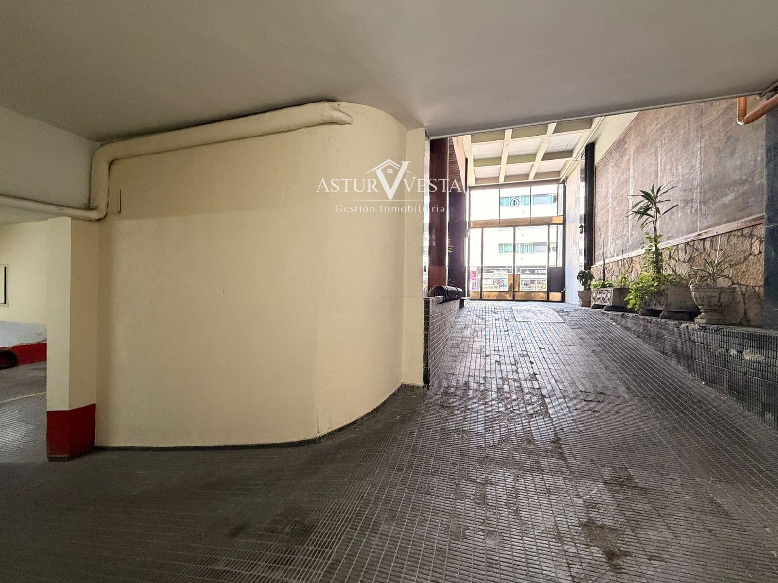 4 slaapkamer Flat te huur in Gijon met garage - € 1.320 (Ref: 9917613)
