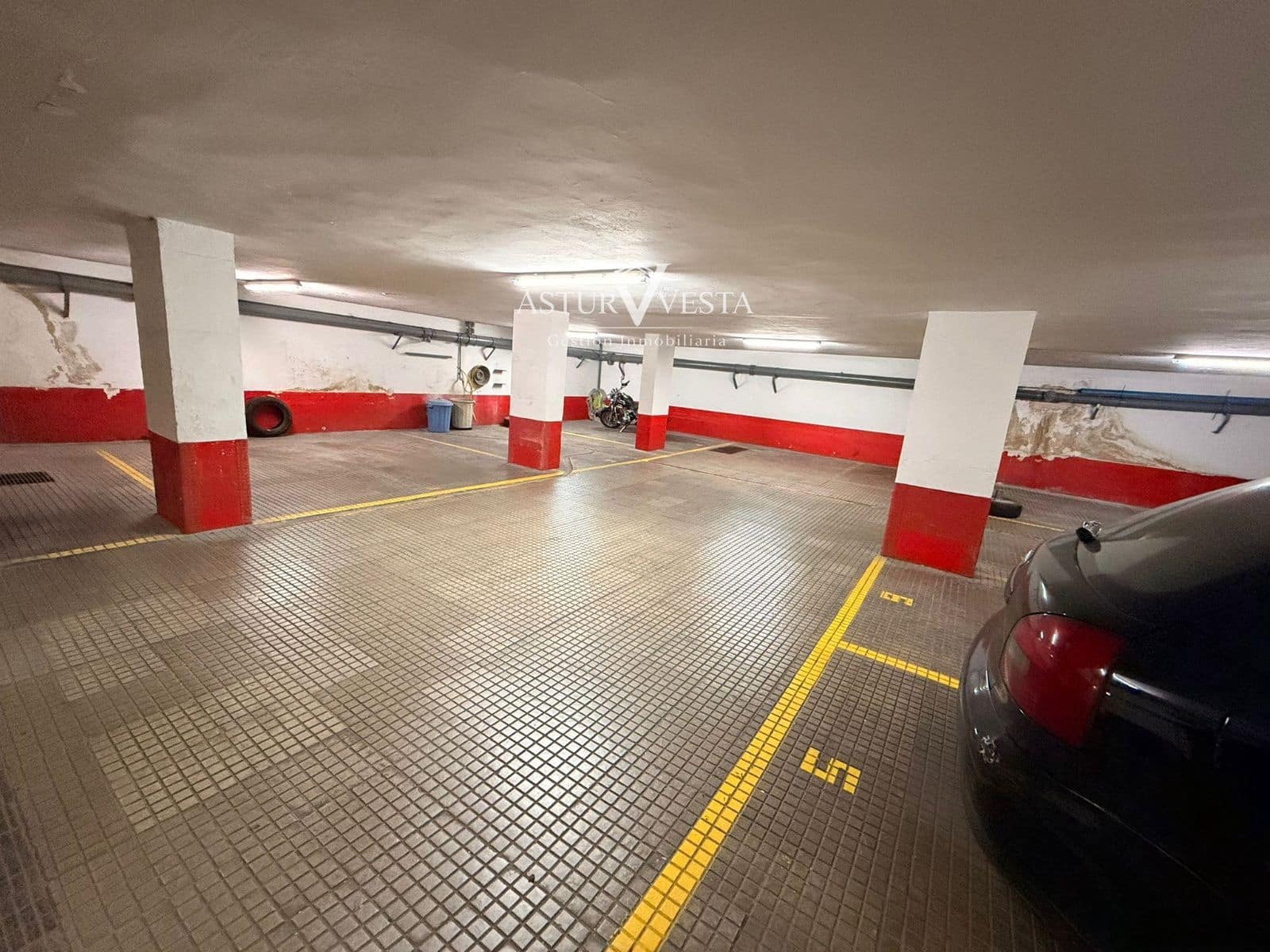 4 slaapkamer Flat te huur in Gijon met garage - € 1.320 (Ref: 9917613)