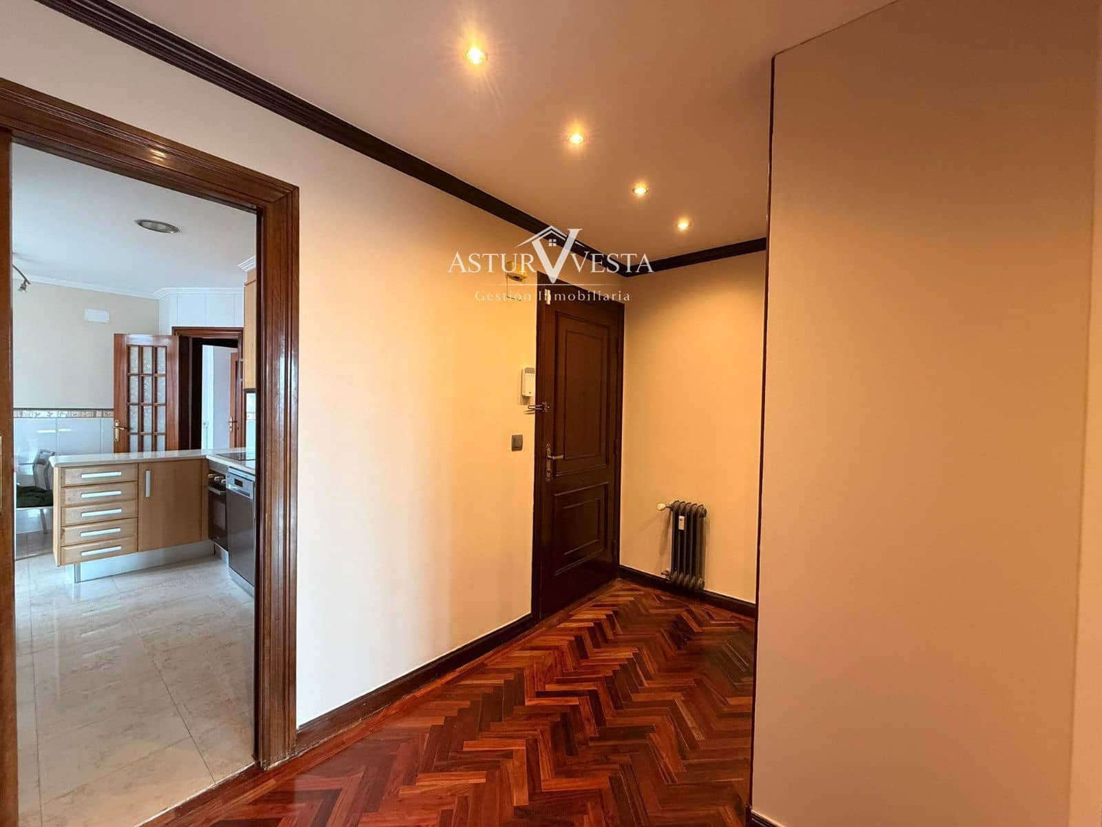 4 slaapkamer Flat te huur in Gijon met garage - € 1.320 (Ref: 9917613)
