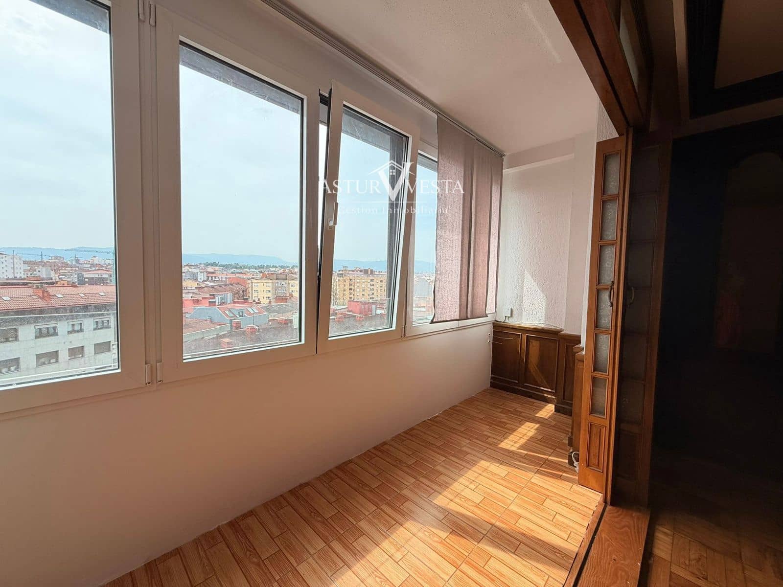4 slaapkamer Flat te huur in Gijon met garage - € 1.320 (Ref: 9917613)