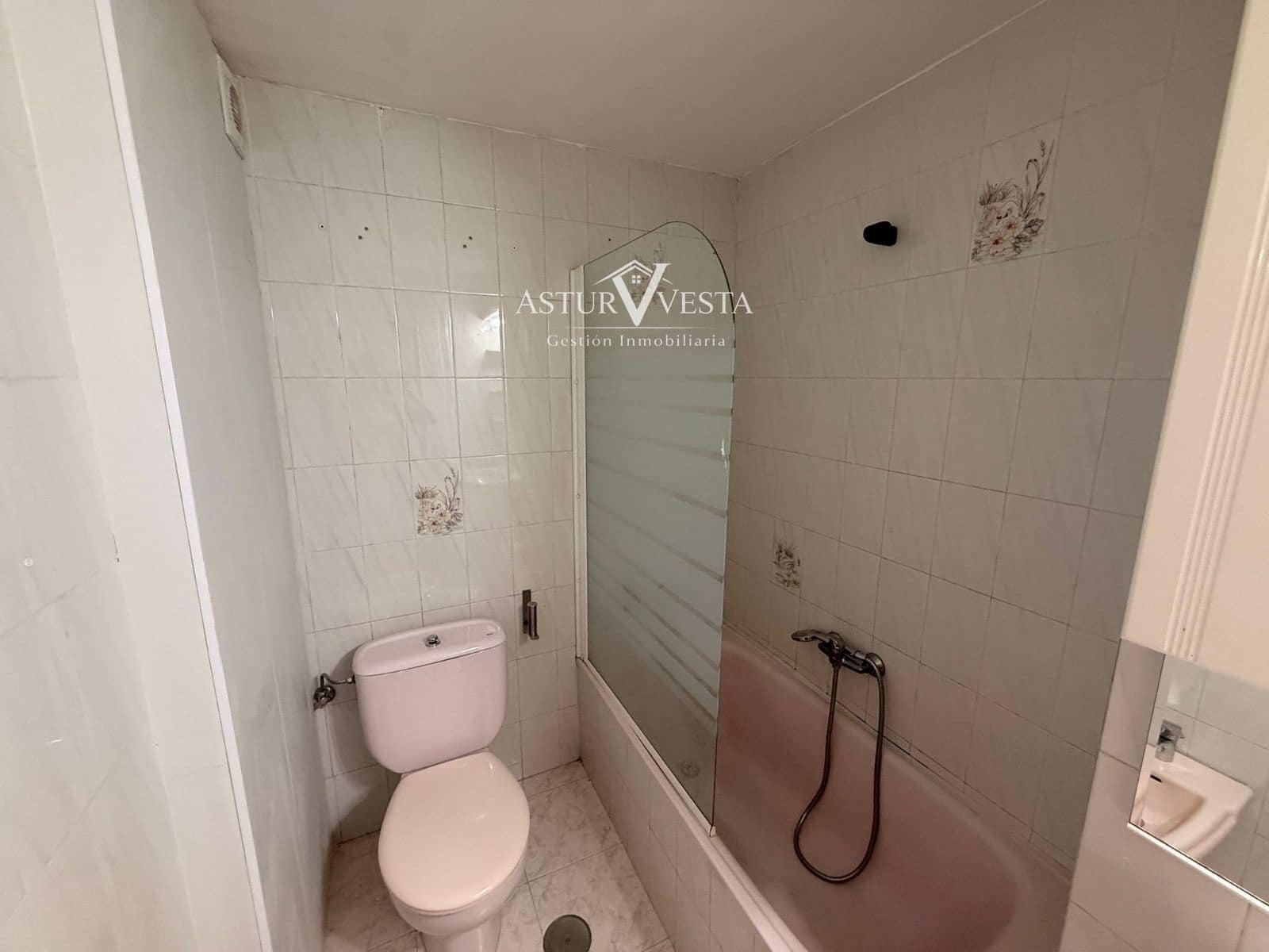 4 slaapkamer Flat te huur in Gijon met garage - € 1.320 (Ref: 9917613)