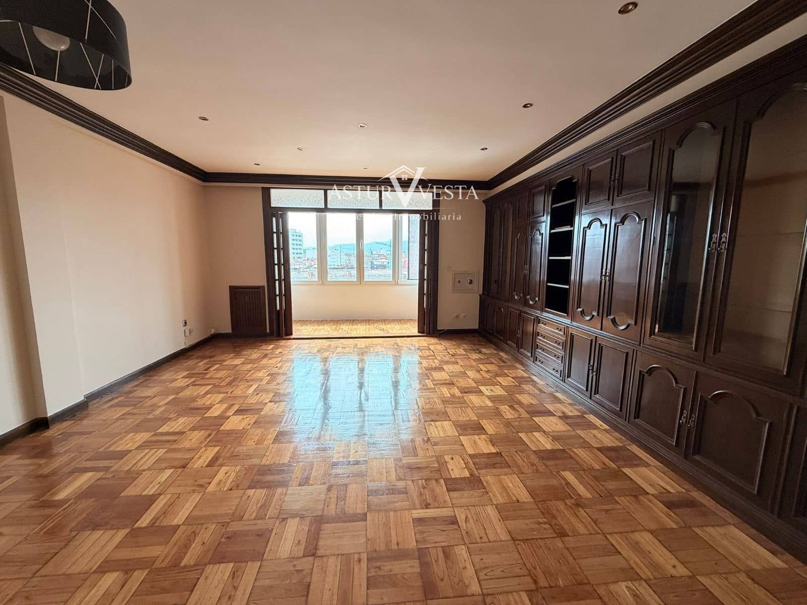 4 slaapkamer Flat te huur in Gijon met garage - € 1.320 (Ref: 9917613)