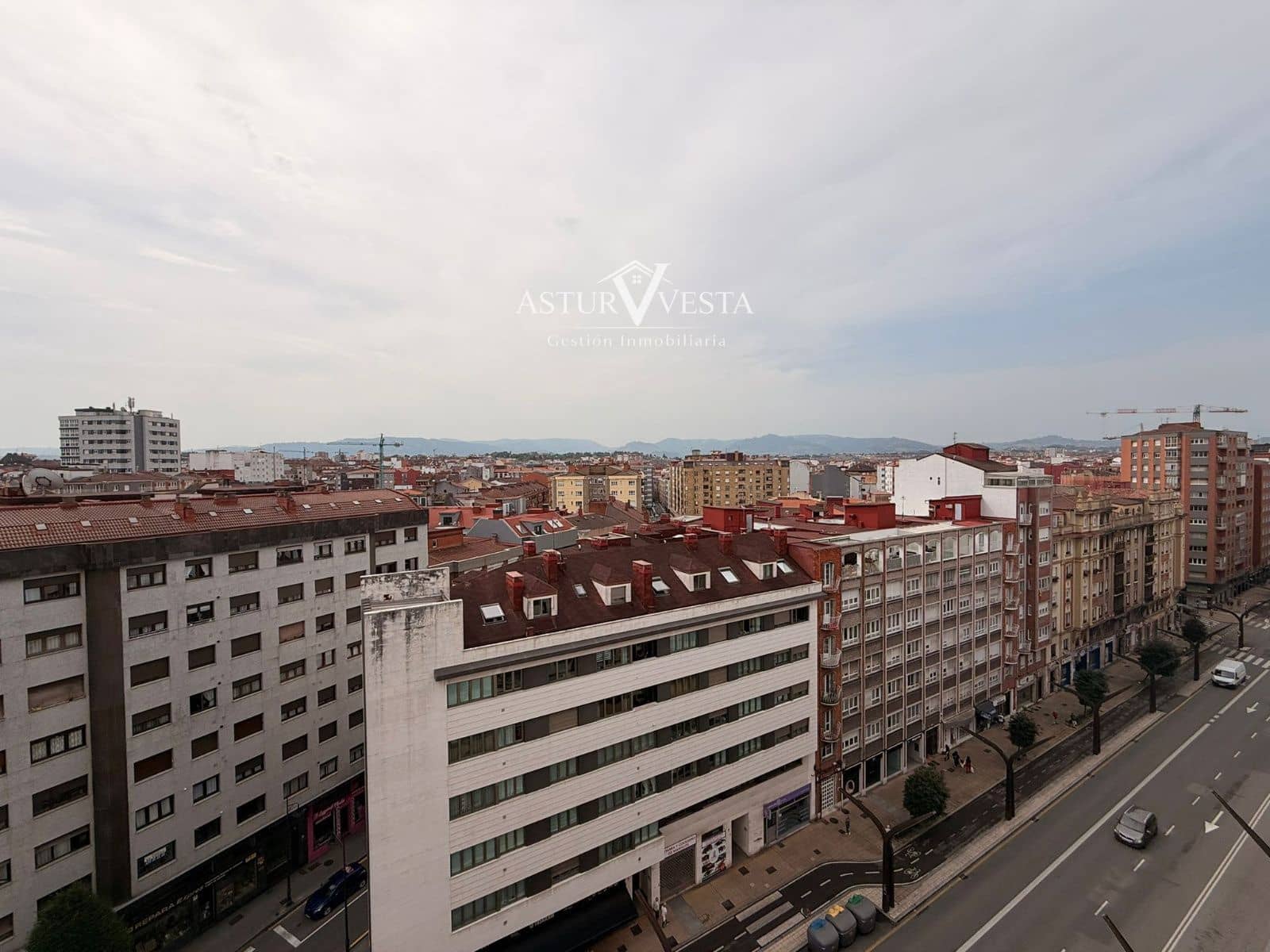 4 slaapkamer Flat te huur in Gijon met garage - € 1.320 (Ref: 9917613)