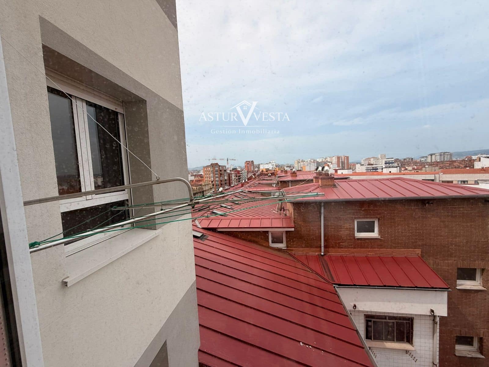 4 slaapkamer Flat te huur in Gijon met garage - € 1.320 (Ref: 9917613)