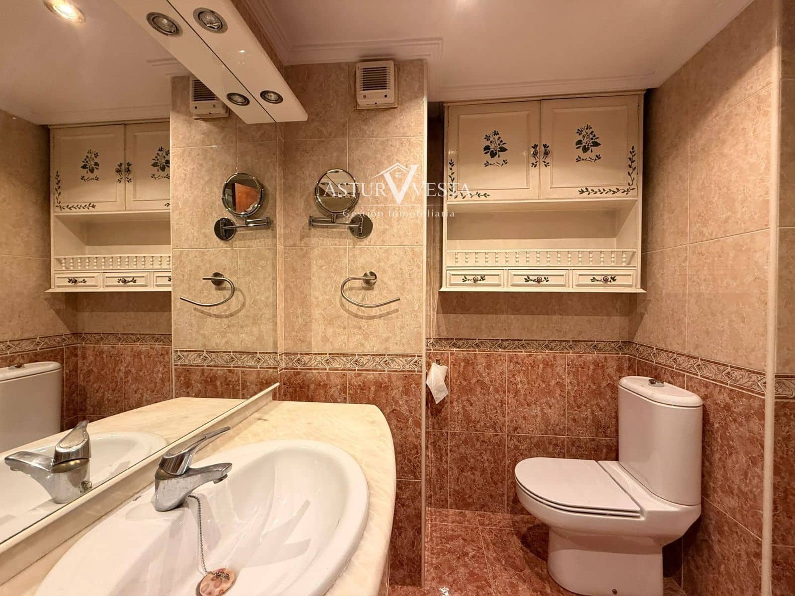 4 slaapkamer Flat te huur in Gijon met garage - € 1.320 (Ref: 9917613)