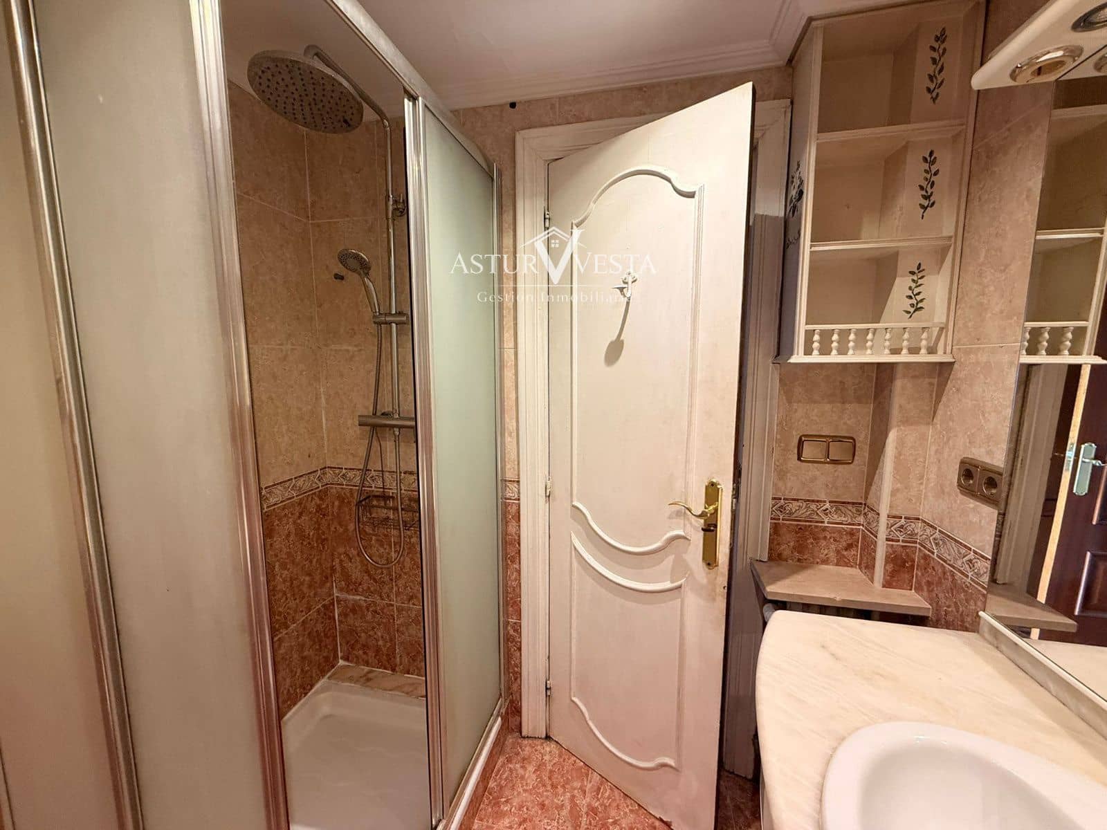 4 slaapkamer Flat te huur in Gijon met garage - € 1.320 (Ref: 9917613)