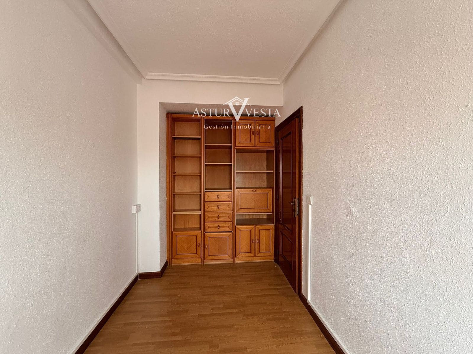 4 slaapkamer Flat te huur in Gijon met garage - € 1.320 (Ref: 9917613)