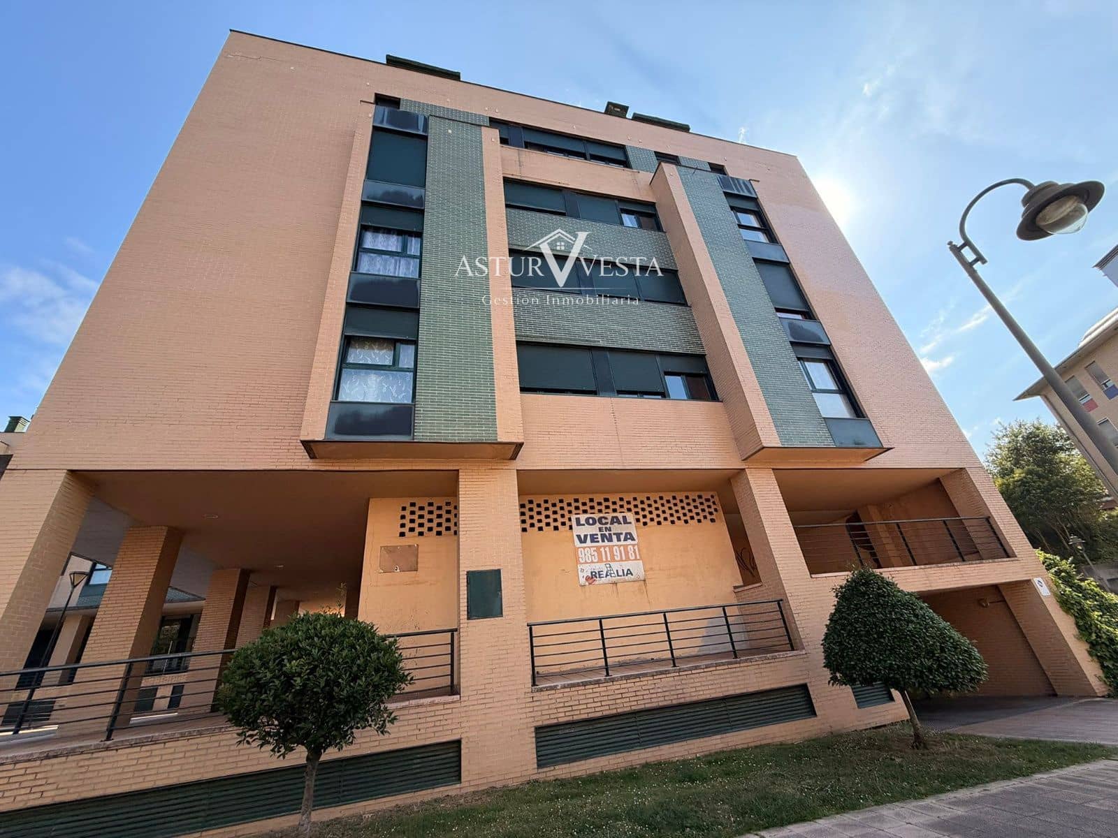 2 bedroom Flat for sale in Aviles with garage - € 210,000 (Ref: 9928651)