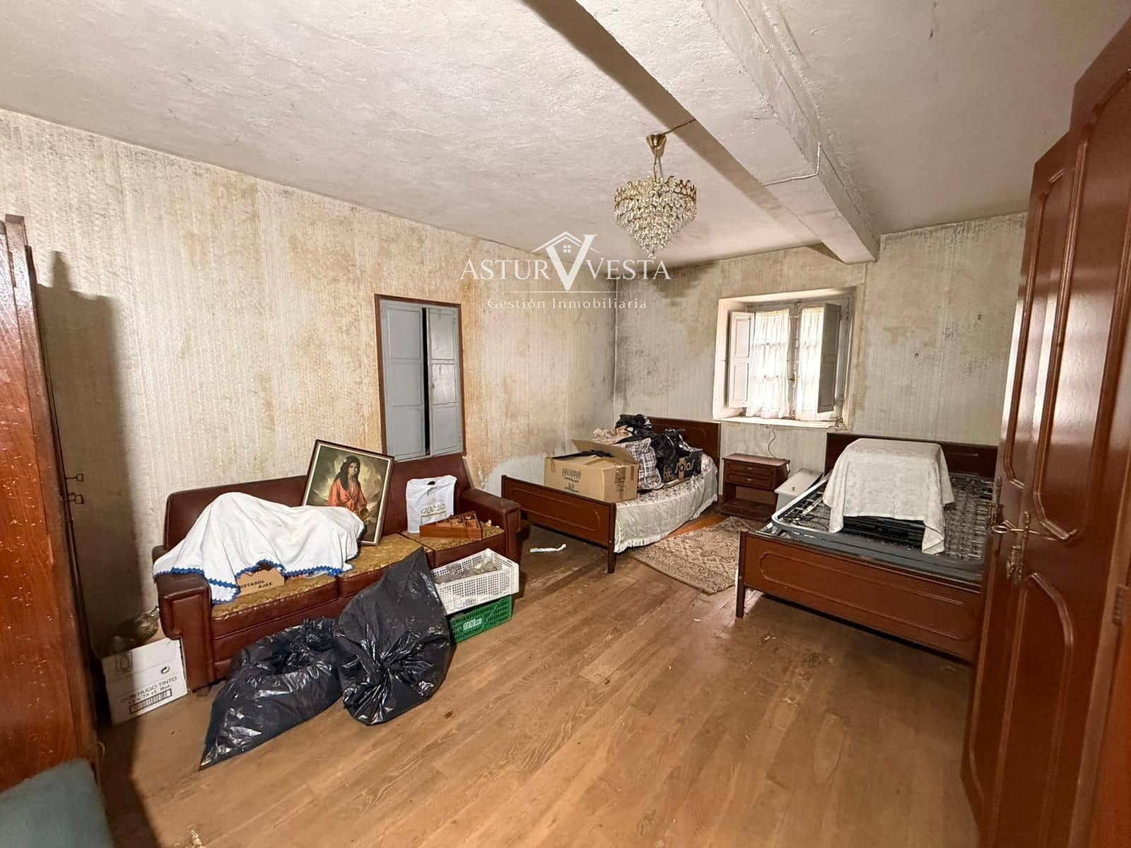 5 soveværelse Villa til salg i Salas med garage - € 79.000 (Ref: 9964606)