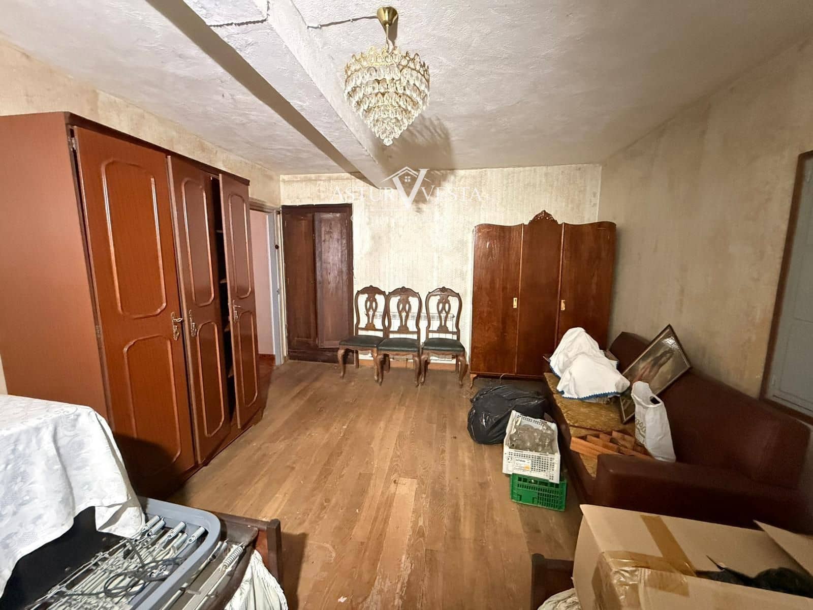 5 soveværelse Villa til salg i Salas med garage - € 79.000 (Ref: 9964606)