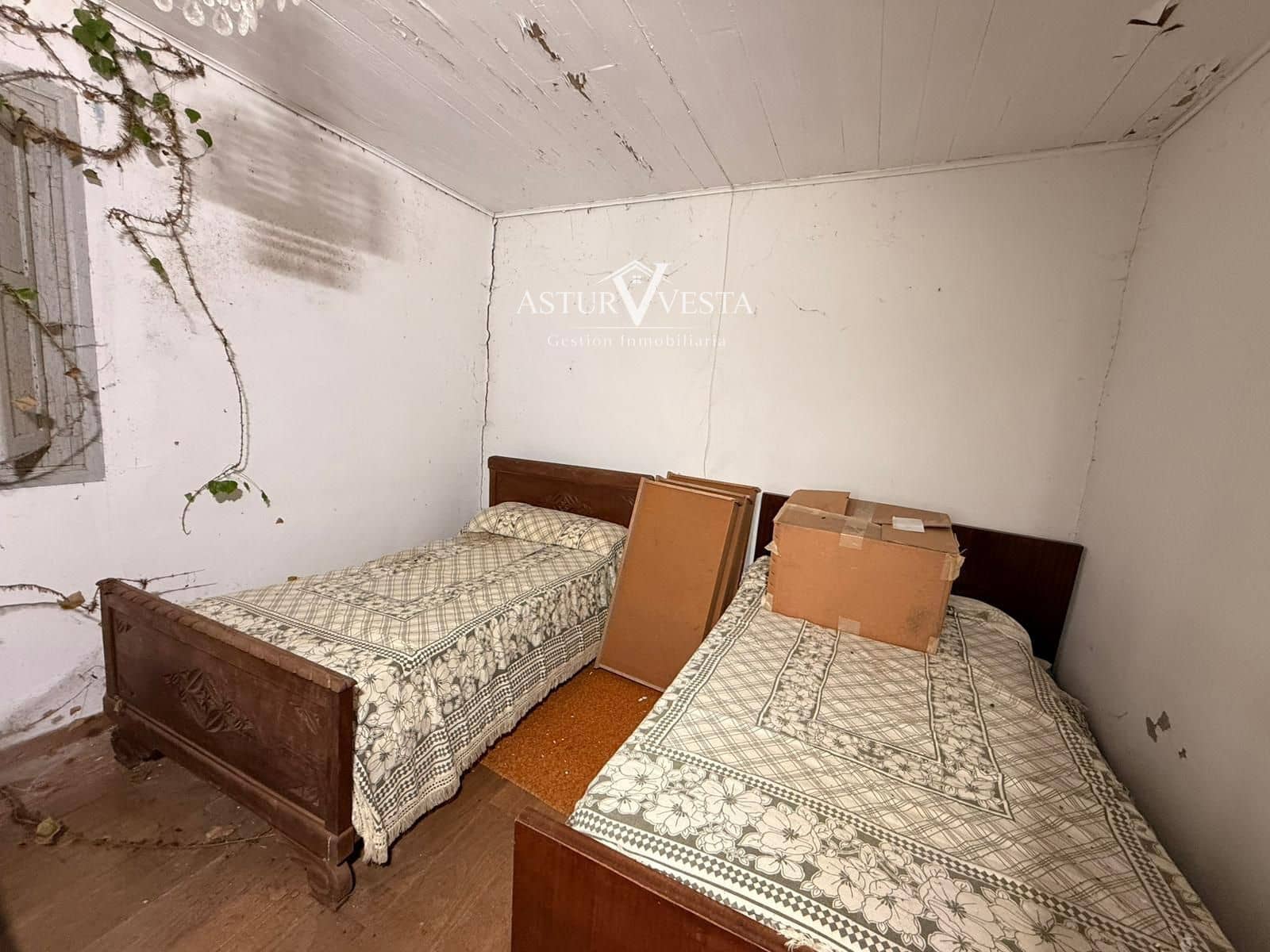 5 soveværelse Villa til salg i Salas med garage - € 79.000 (Ref: 9964606)