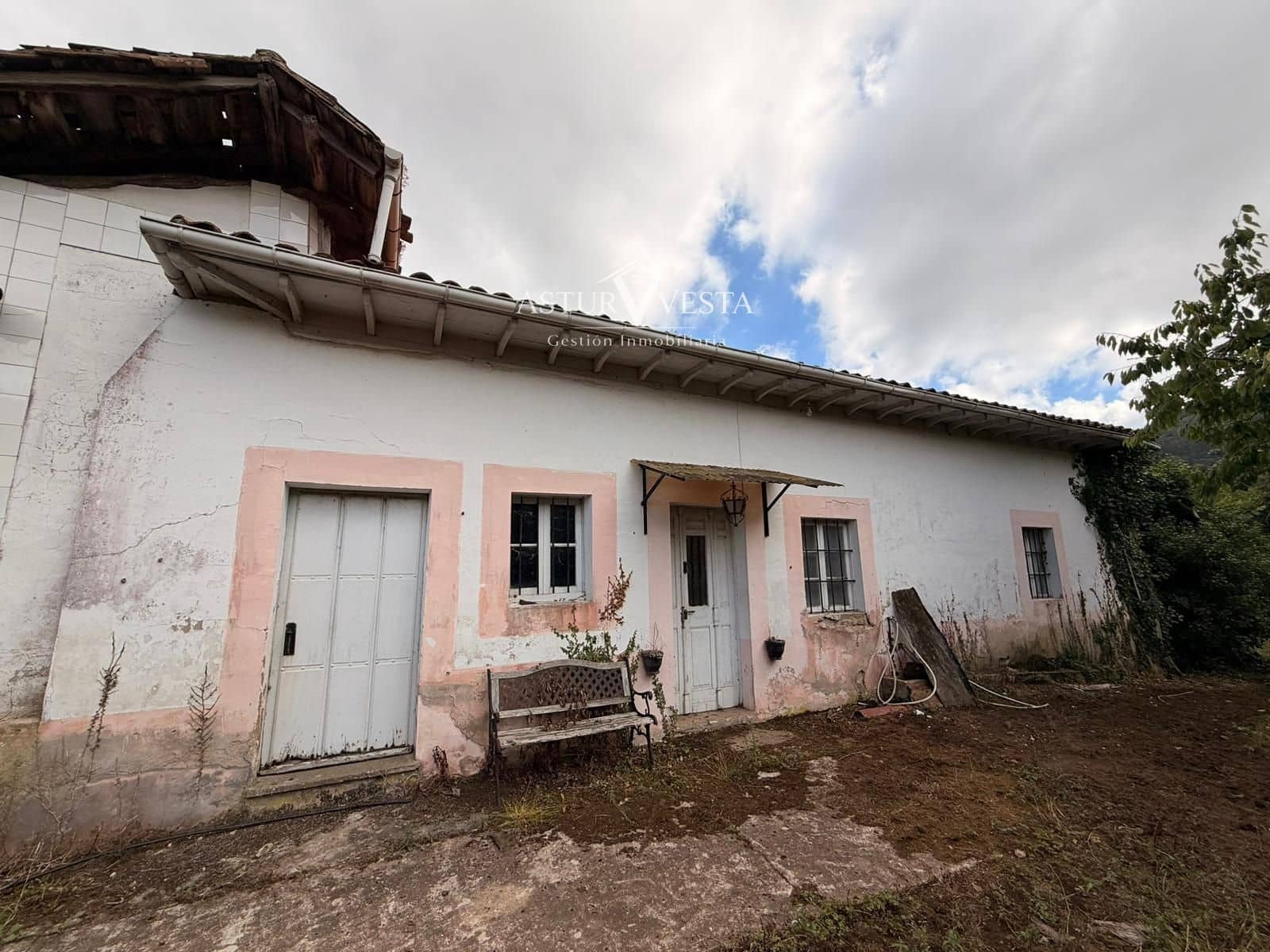 5 soveværelse Villa til salg i Salas med garage - € 79.000 (Ref: 9964606)