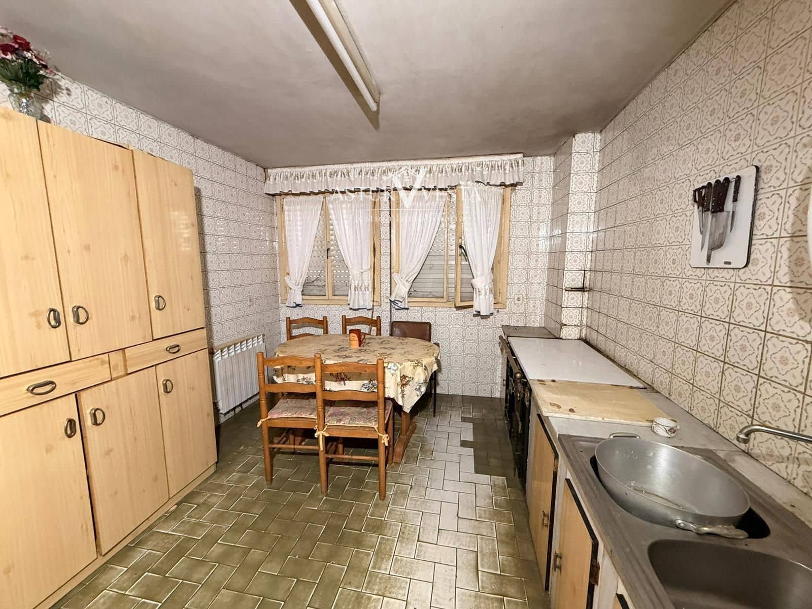 5 soveværelse Villa til salg i Salas med garage - € 79.000 (Ref: 9964606)