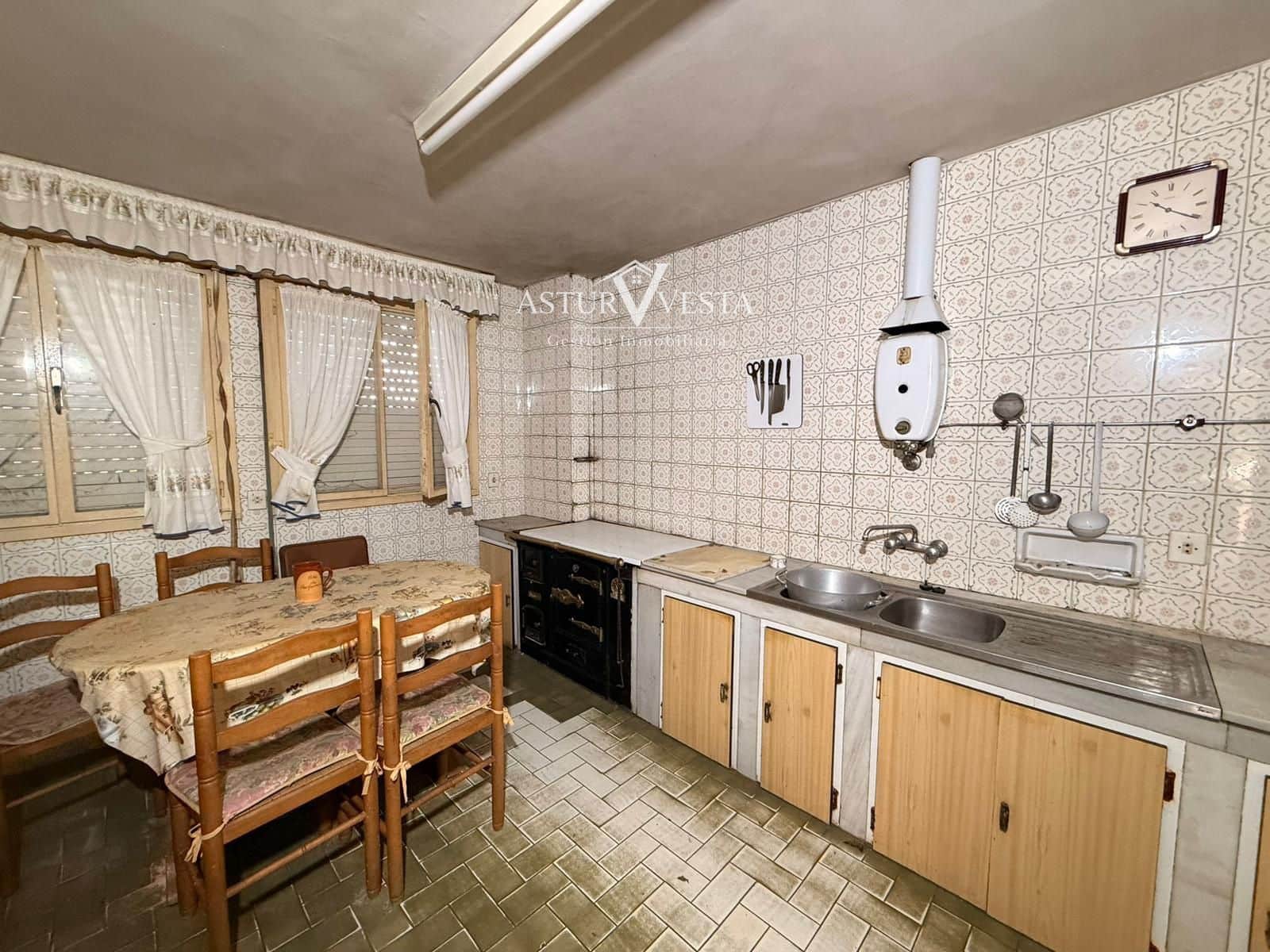 5 soveværelse Villa til salg i Salas med garage - € 79.000 (Ref: 9964606)
