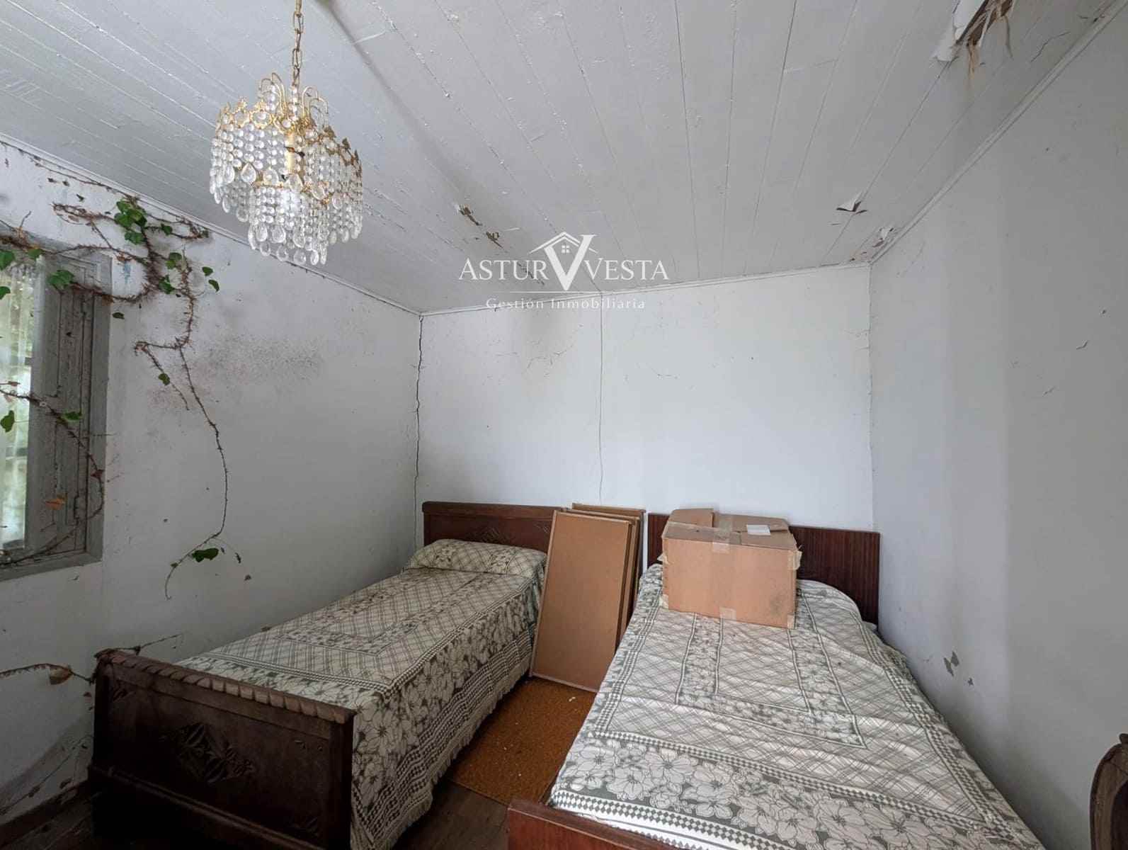 5 soveværelse Villa til salg i Salas med garage - € 79.000 (Ref: 9964606)