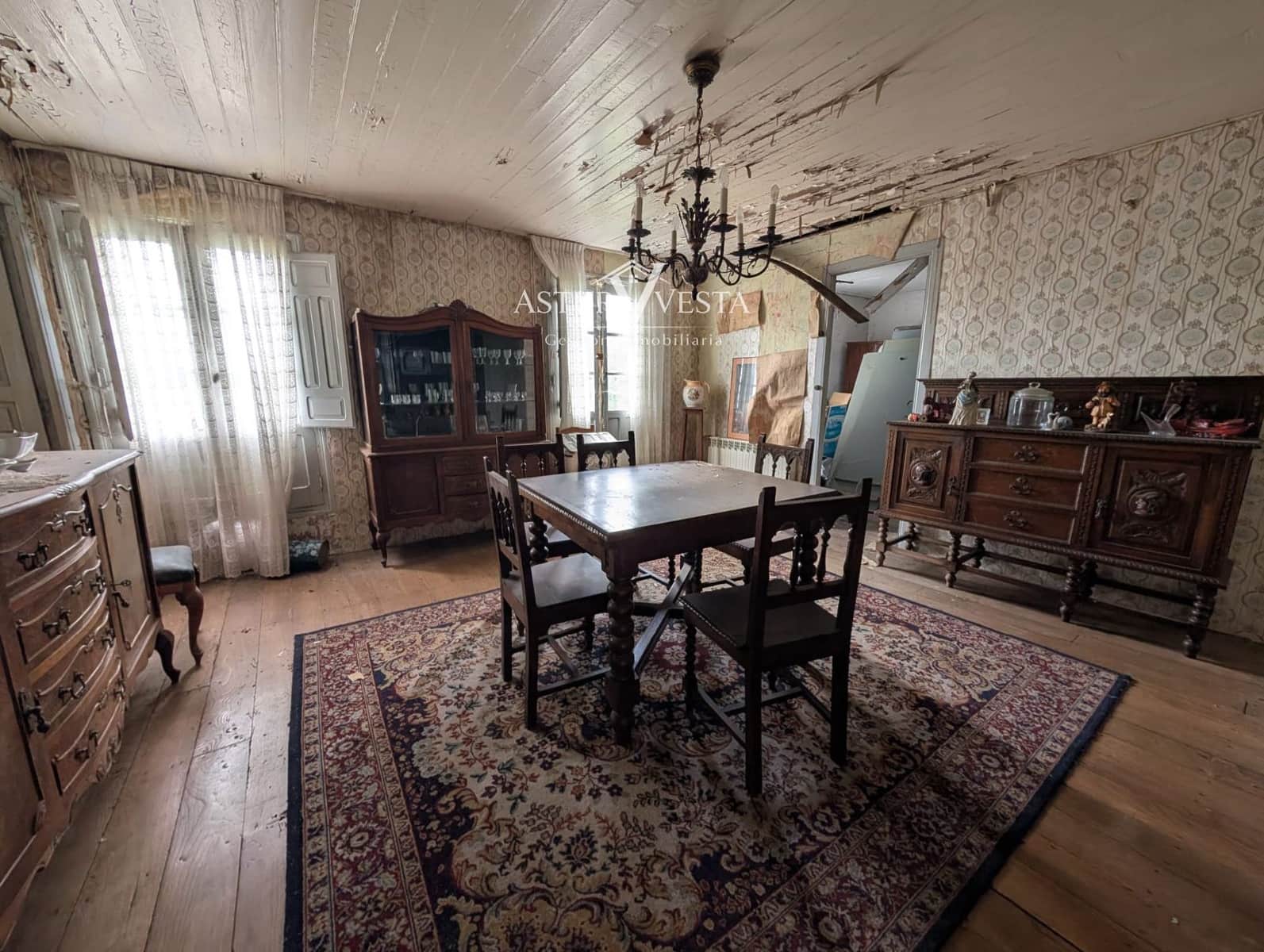 5 soveværelse Villa til salg i Salas med garage - € 79.000 (Ref: 9964606)