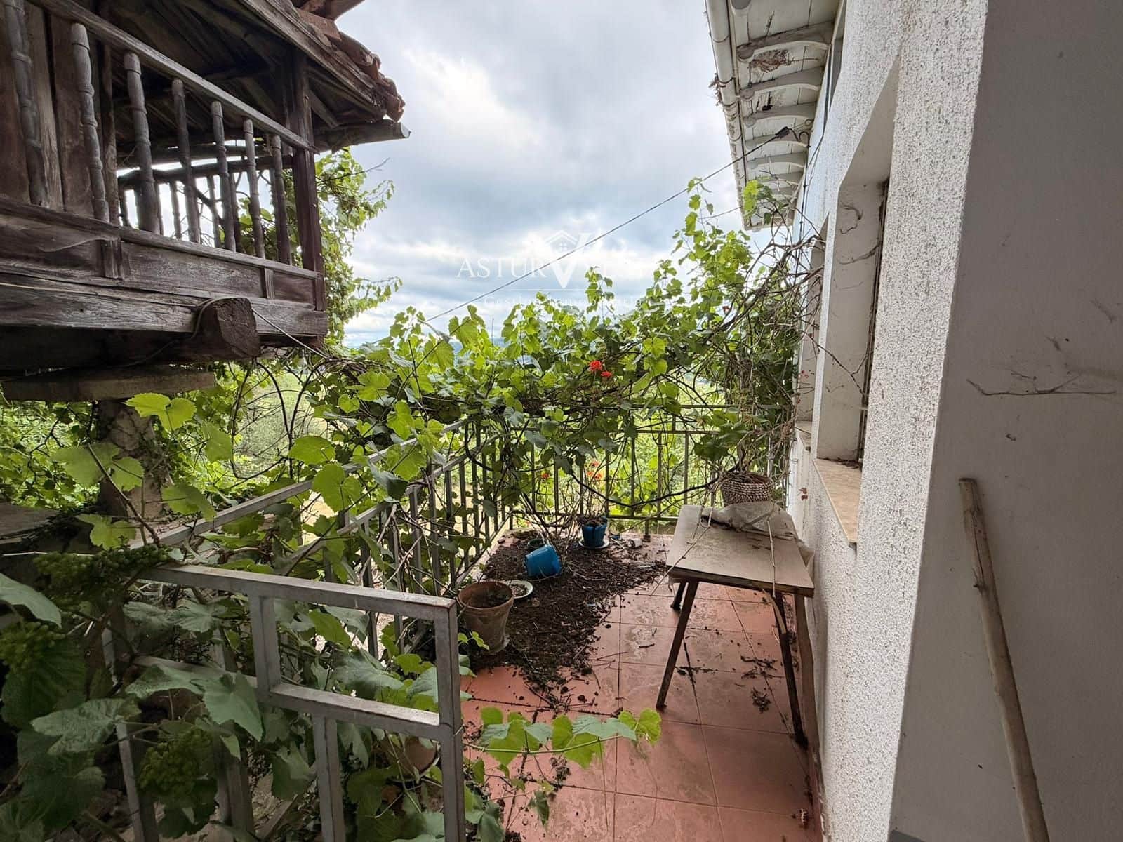 5 soveværelse Villa til salg i Salas med garage - € 79.000 (Ref: 9964606)