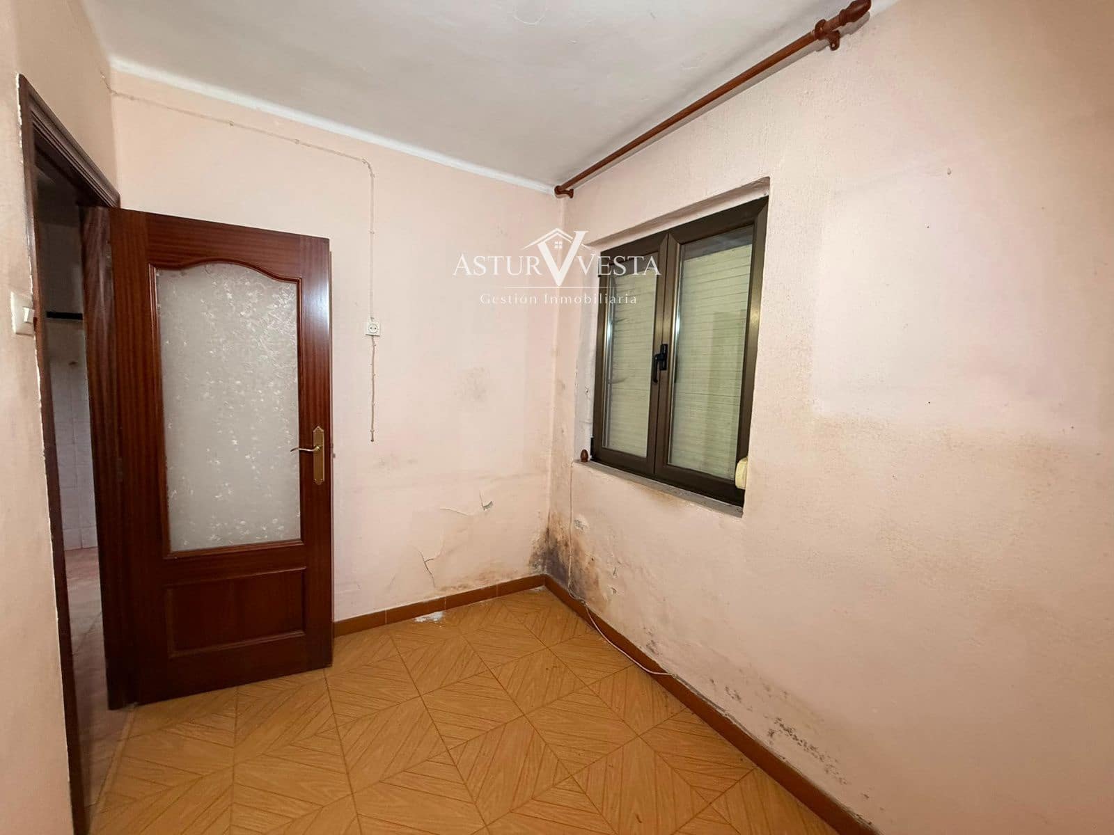 4 soveværelse Restaurant/Bar til salg i Oviedo - € 88.000 (Ref: 9972772)