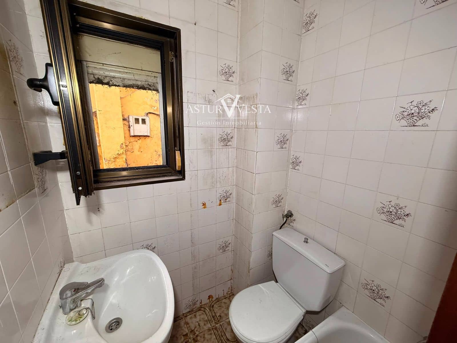 4 soveværelse Restaurant/Bar til salg i Oviedo - € 88.000 (Ref: 9972772)