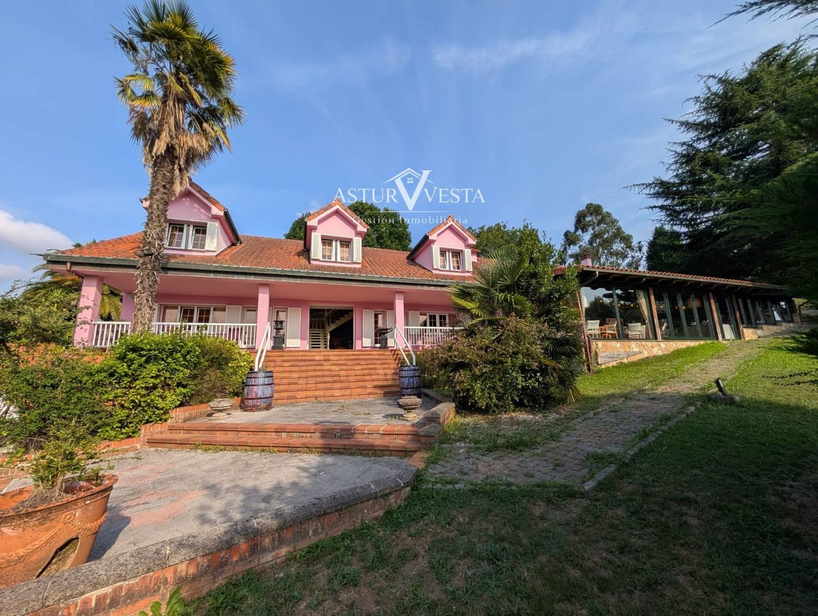 9 sovrum Villa till salu i Oviedo med garage - 1 300 000 € (Ref: 9983200)