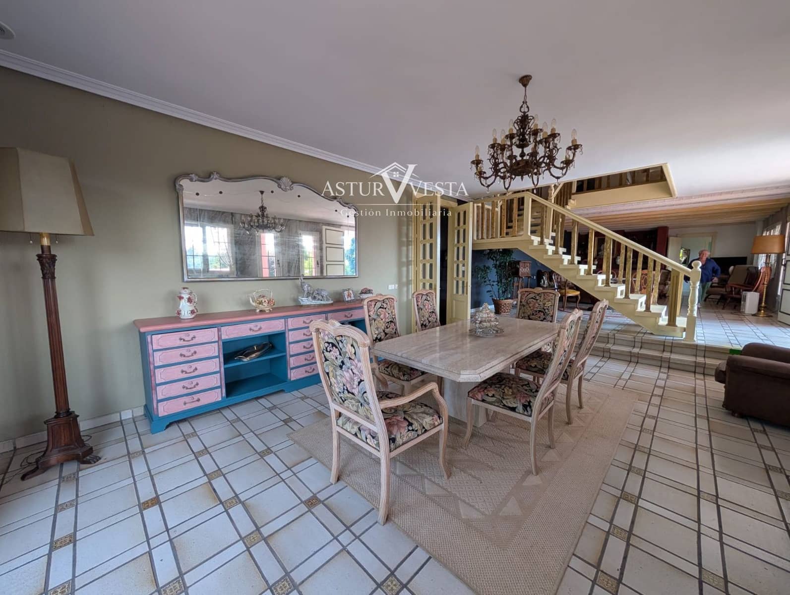 9 sovrum Villa till salu i Oviedo med garage - 1 300 000 € (Ref: 9983200)