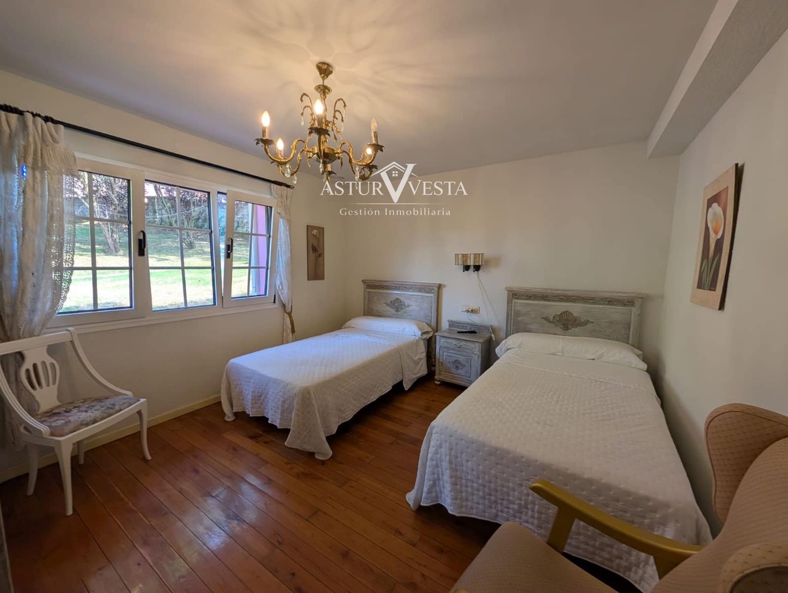 9 sovrum Villa till salu i Oviedo med garage - 1 300 000 € (Ref: 9983200)