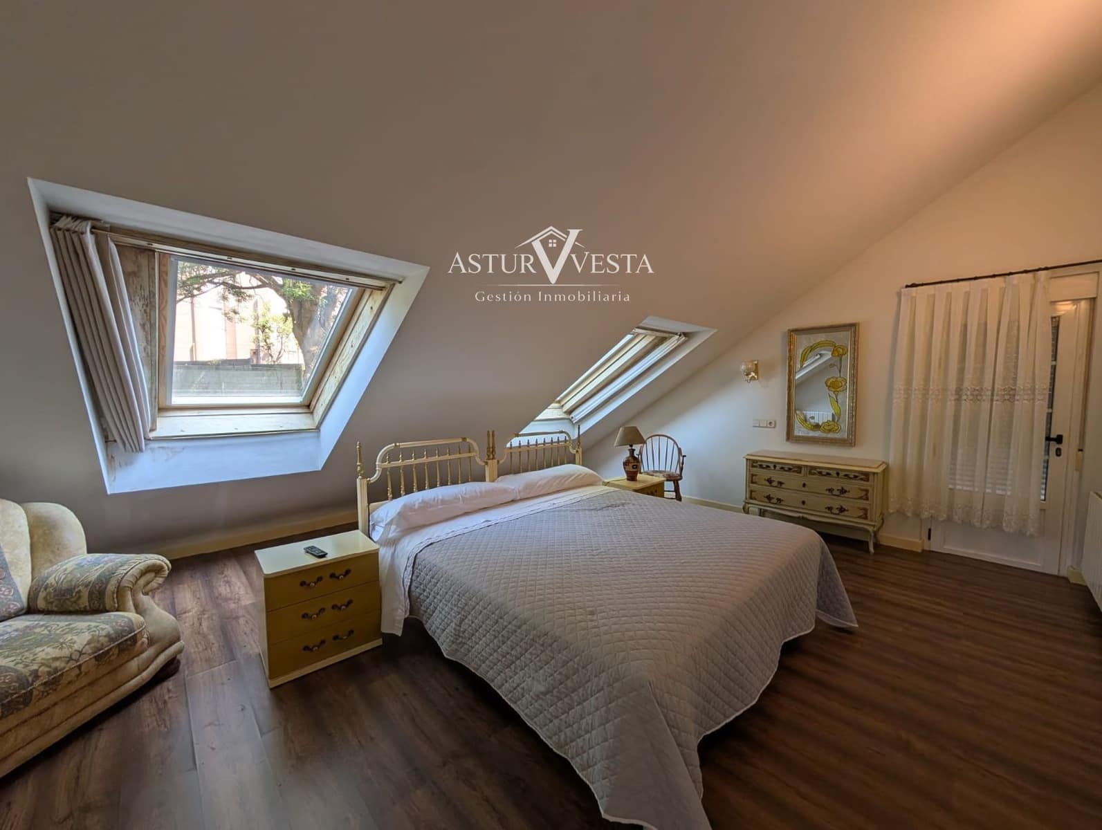 9 sovrum Villa till salu i Oviedo med garage - 1 300 000 € (Ref: 9983200)