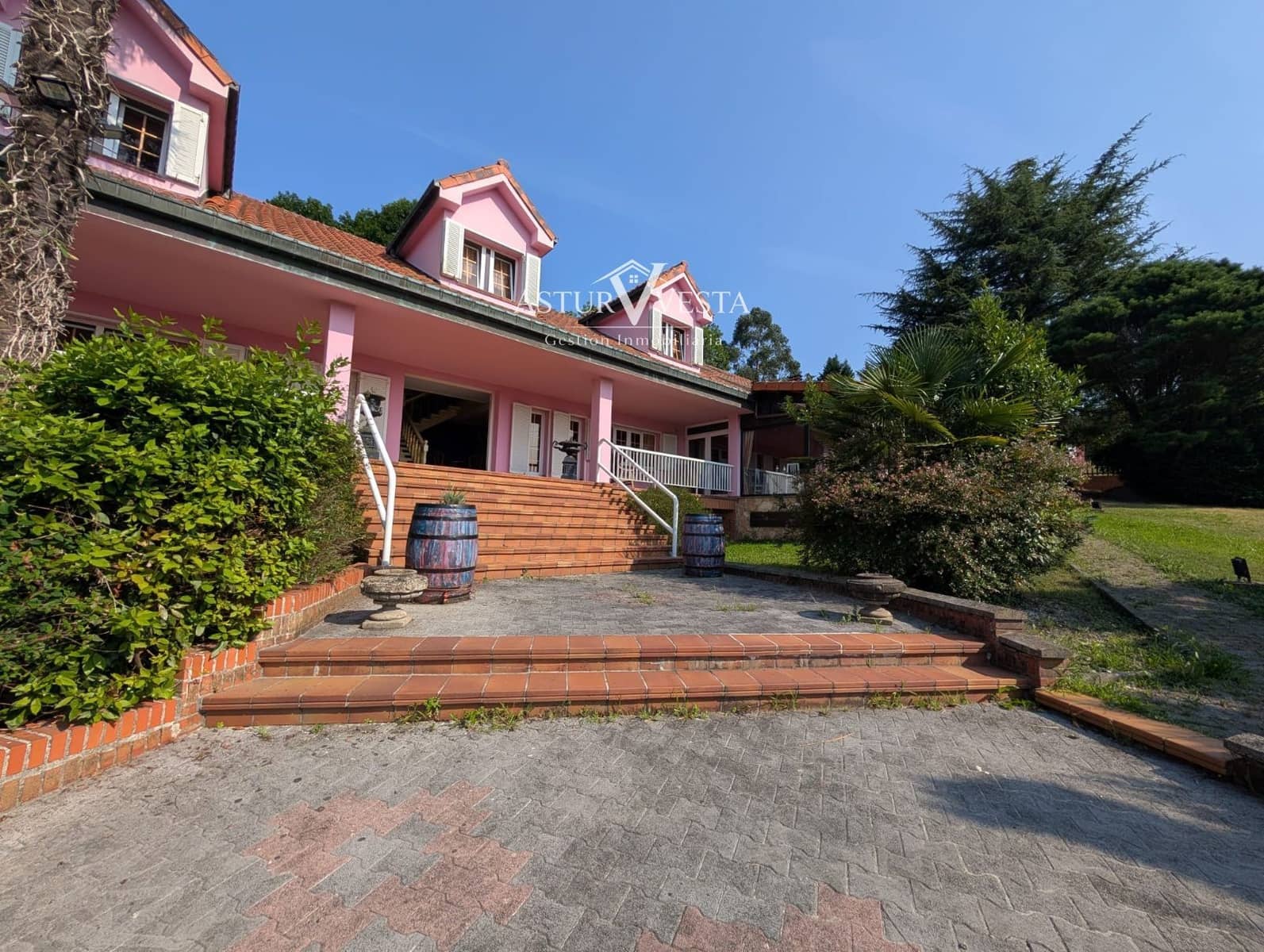 9 sovrum Villa till salu i Oviedo med garage - 1 300 000 € (Ref: 9983200)