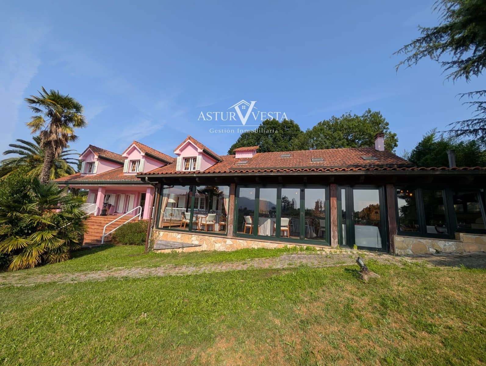 9 sovrum Villa till salu i Oviedo med garage - 1 300 000 € (Ref: 9983200)
