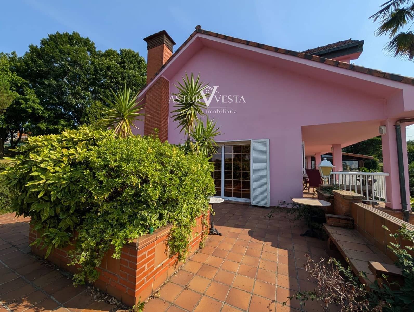 9 sovrum Villa till salu i Oviedo med garage - 1 300 000 € (Ref: 9983200)