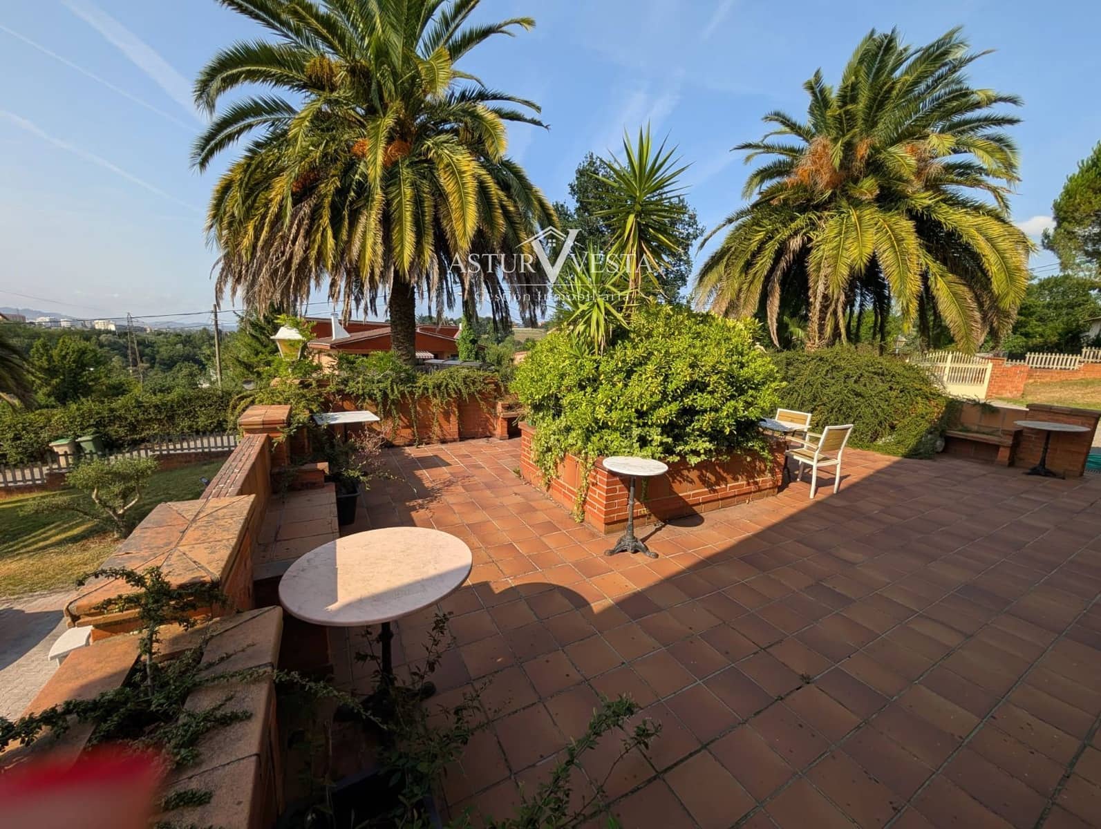 9 sovrum Villa till salu i Oviedo med garage - 1 300 000 € (Ref: 9983200)