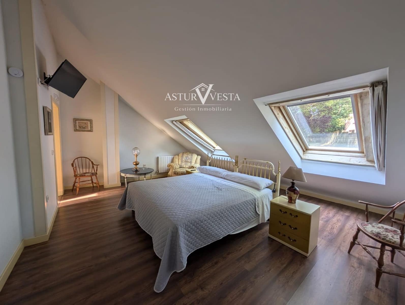 9 sovrum Villa till salu i Oviedo med garage - 1 300 000 € (Ref: 9983200)