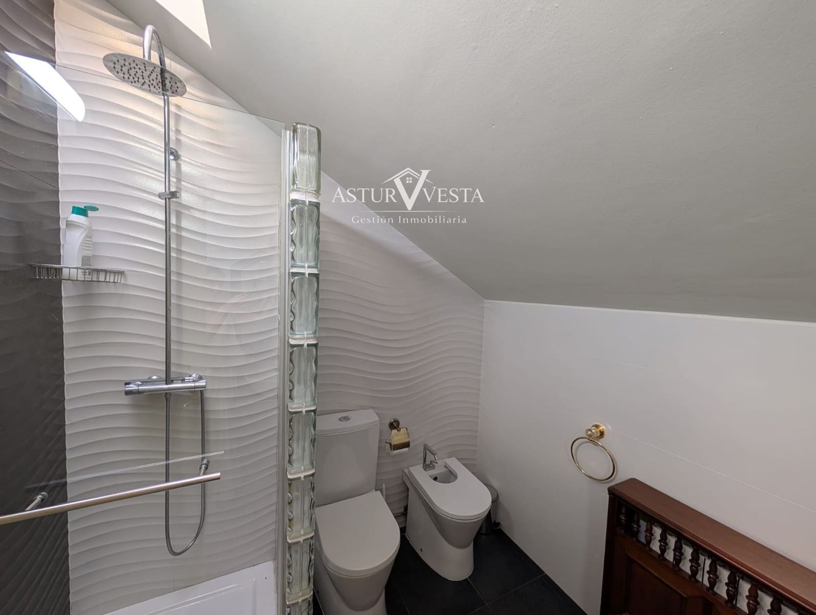 9 sovrum Villa till salu i Oviedo med garage - 1 300 000 € (Ref: 9983200)
