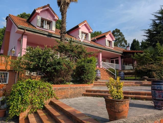 9 sovrum Villa till salu i Oviedo med garage - 1 300 000 € (Ref: 9983200)