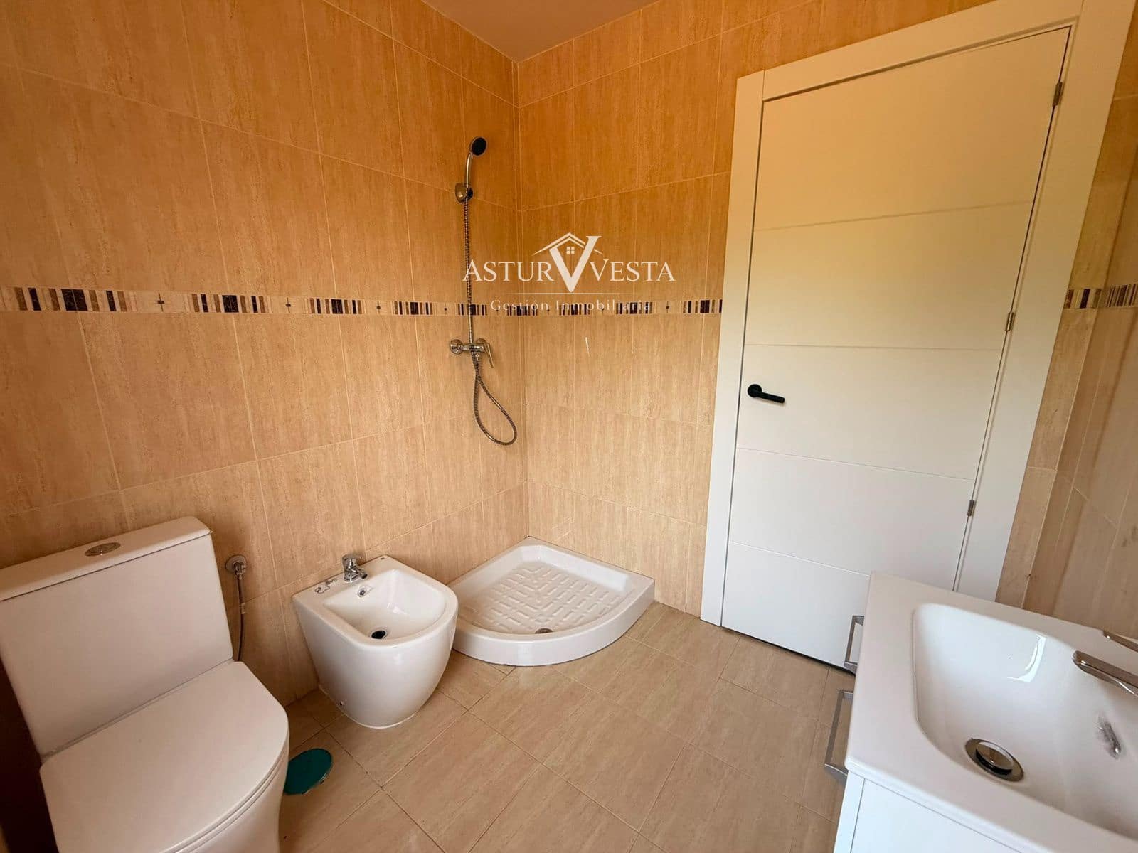 3 Zimmer Villa zu verkaufen in Siero mit Garage - 397.000 € (Ref: 9990277)