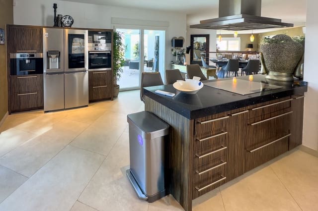 4 soveværelse Villa til salg i Moraira, Teulada-Moraira med swimmingpool garage - € 2.495.000 (Ref: 9782220)