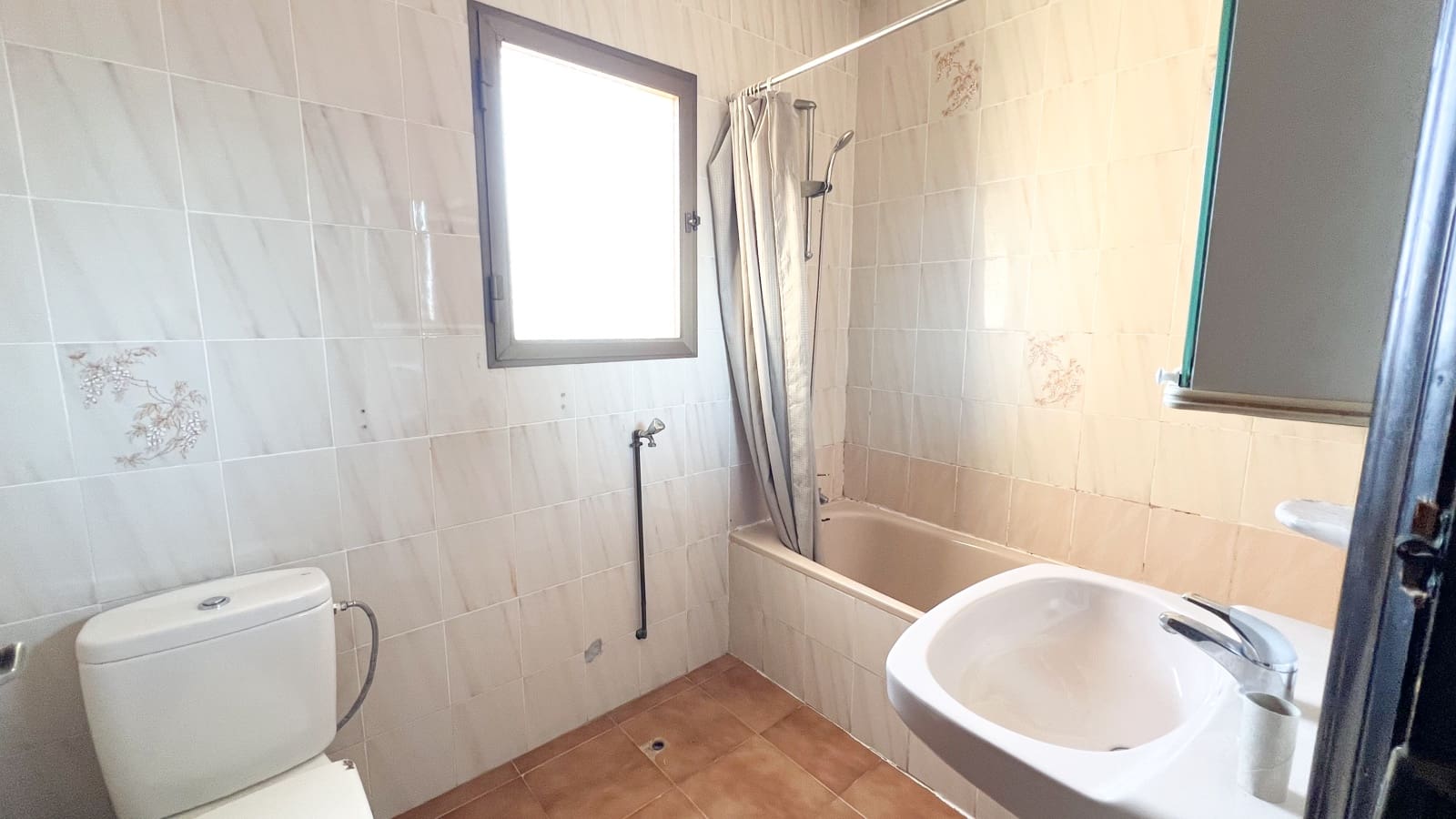 7 bedroom Villa for sale in Calpe / Calp with pool - € 450,000 (Ref: 9782391)