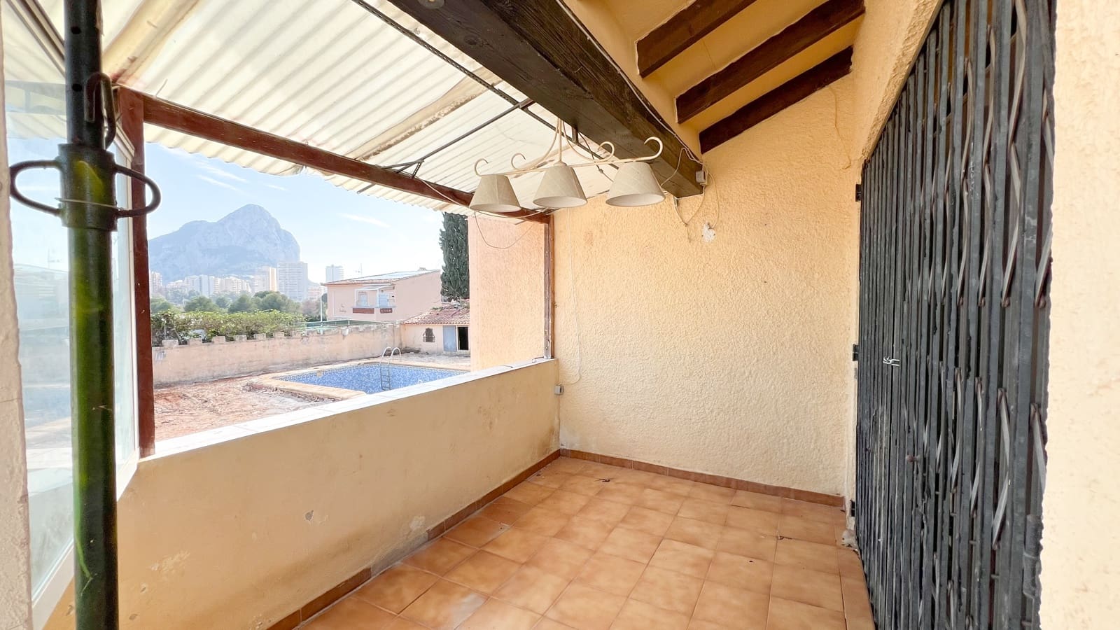 7 bedroom Villa for sale in Calpe / Calp with pool - € 450,000 (Ref: 9782391)