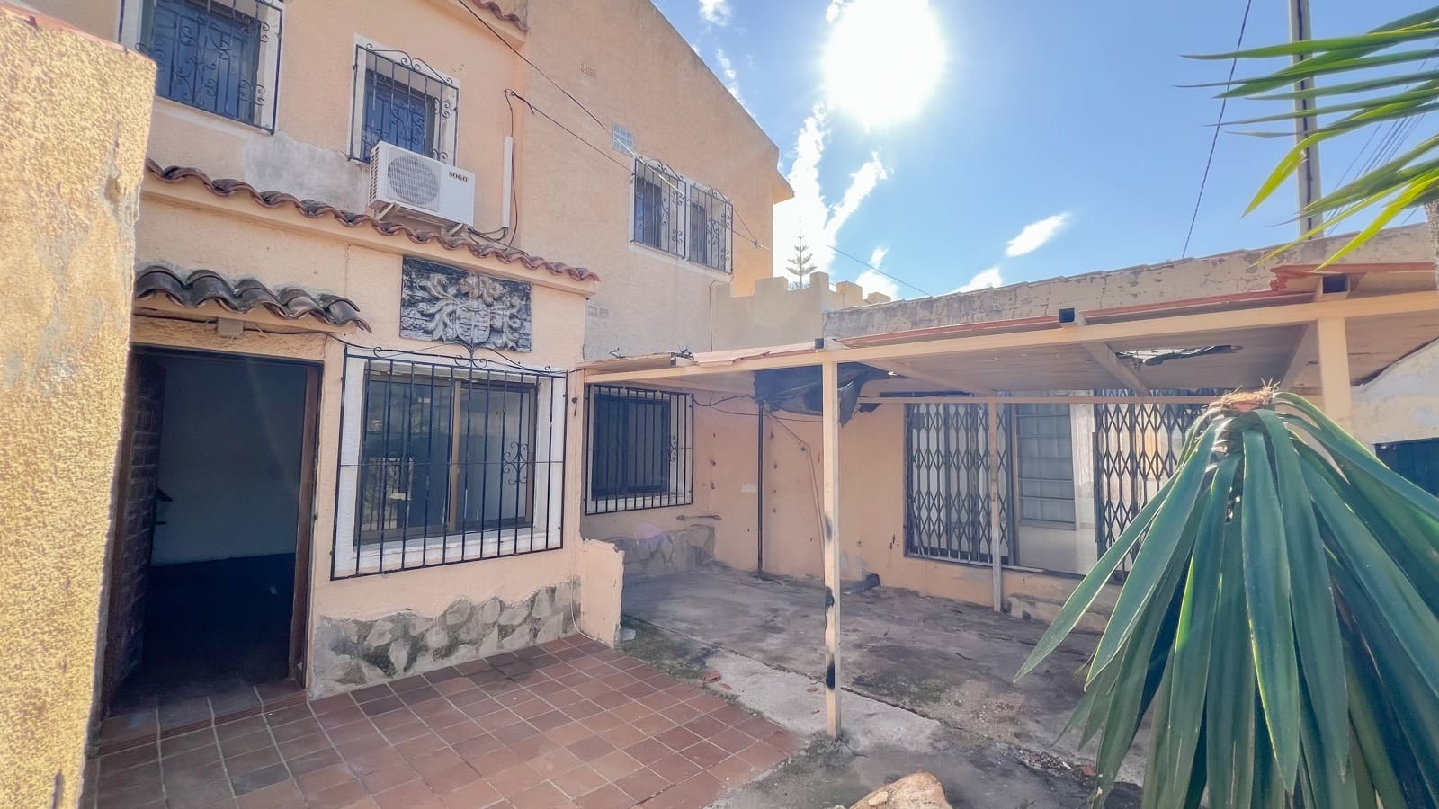 7 bedroom Villa for sale in Calpe / Calp with pool - € 450,000 (Ref: 9782391)