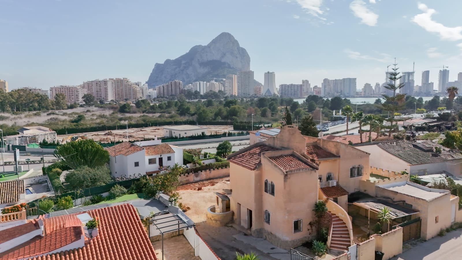 7 bedroom Villa for sale in Calpe / Calp with pool - € 450,000 (Ref: 9782391)