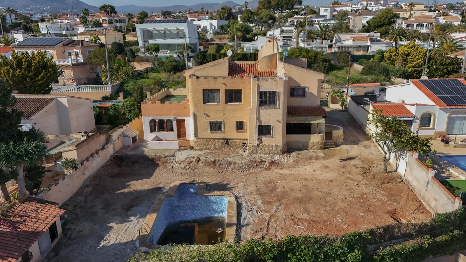 7 bedroom Villa for sale in Calpe / Calp with pool - € 450,000 (Ref: 9782391)