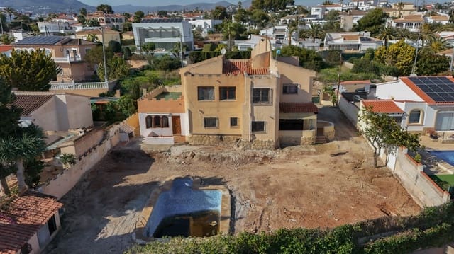7 soverom Villa til salgs i Calpe / Calp med svømmebasseng - € 450 000 (Ref: 9782391)
