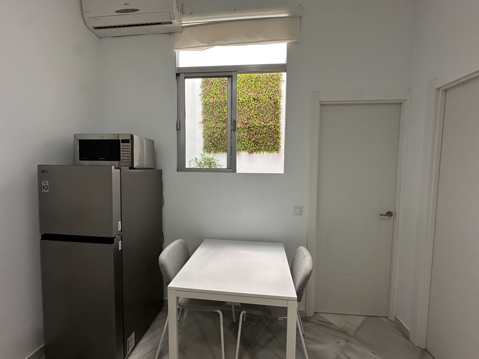 2 makuuhuone Huoneisto vuokrattavana paikassa Sevilla kaupunki - 850 € (Ref: 9772067)