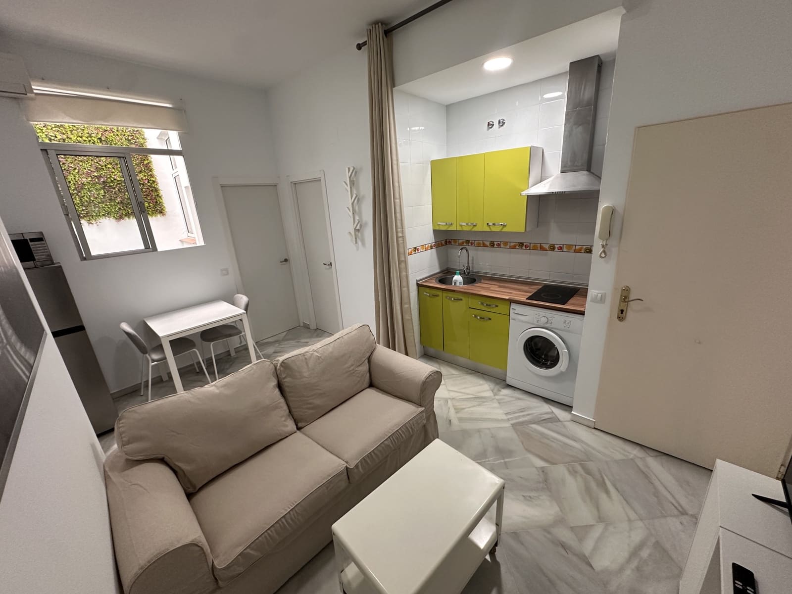 2 makuuhuone Huoneisto vuokrattavana paikassa Sevilla kaupunki - 850 € (Ref: 9772067)