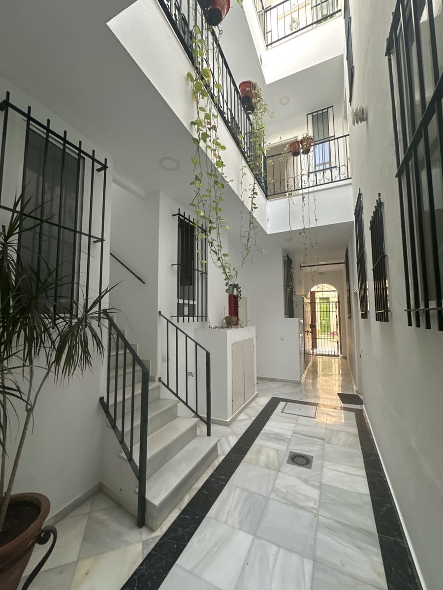 2 soveværelse Lejlighed til leje i Sevilla by - € 850 (Ref: 9815190)