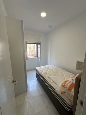 2 soveværelse Lejlighed til leje i Feria, Sevilla by - € 850 (Ref: 9815190)