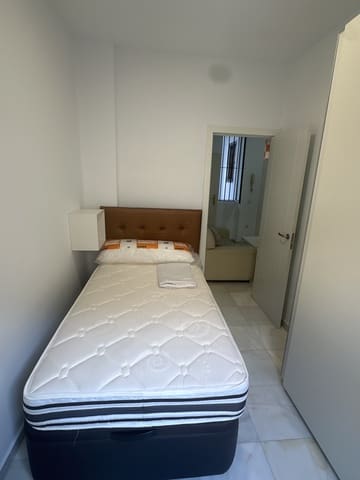 2 soveværelse Lejlighed til leje i Feria, Sevilla by - € 850 (Ref: 9815190)